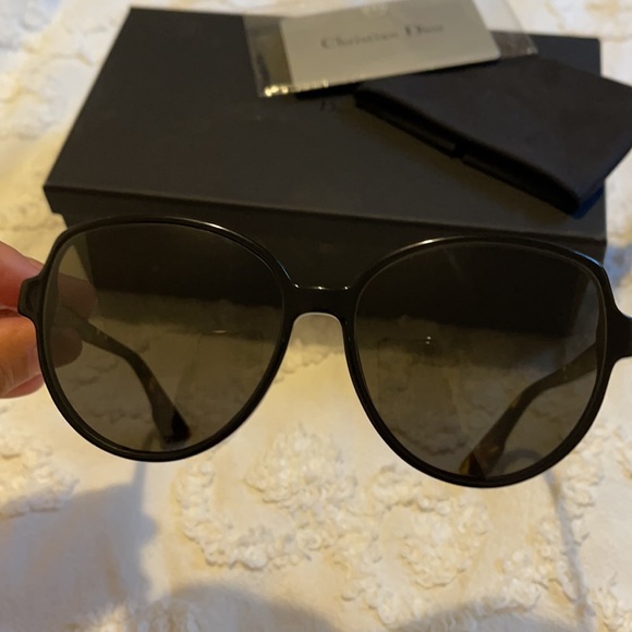 DIOR
Brown Gray Ladies Sunglasses - Picture 6 of 7